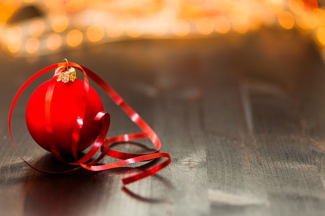 Skab en unik julestemning: Smukke og personlige juleophæng til dit hjem